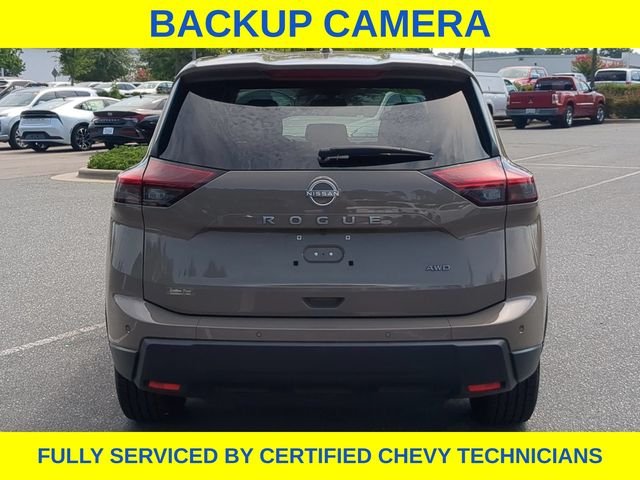 Used 2025 Beige/tan Nissan SV image 7