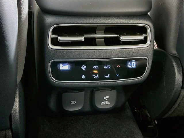 New 2027 Silver Genesis 2.5T Sport Prestige image 13