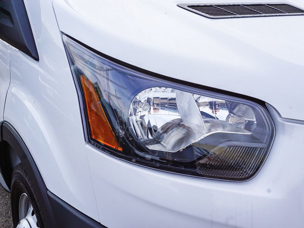 New 2025 Oxford White Ford Base image 10