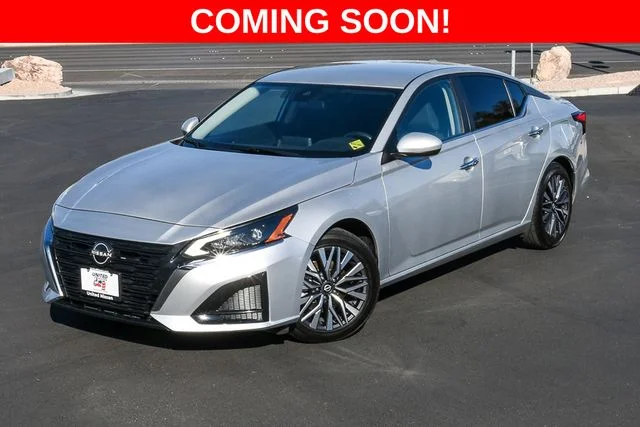 Used 2023 Silver Nissan 2.5 SV image 9