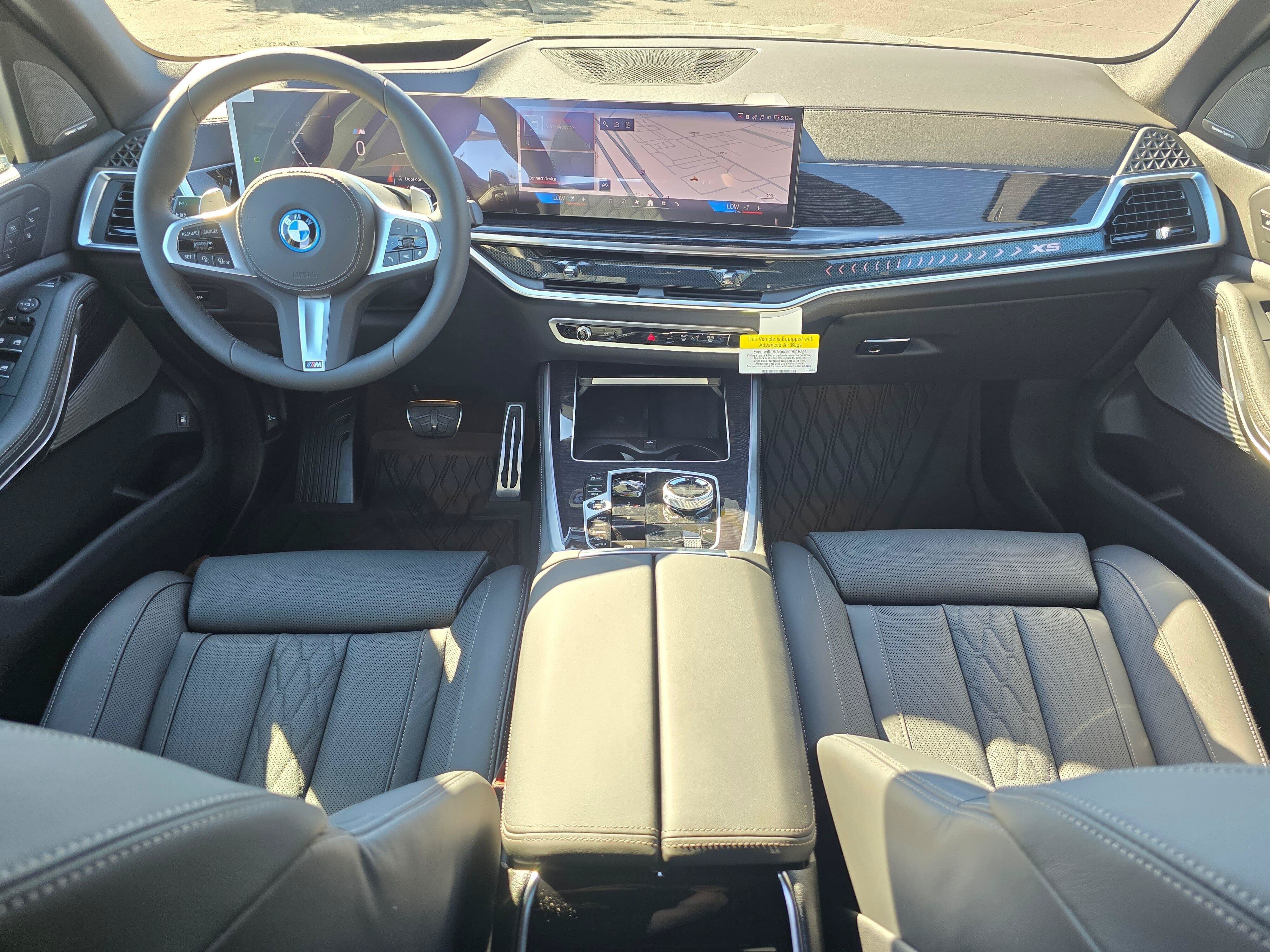 New 2026 Dravit Grey Metallic BMW xDrive50e image 9