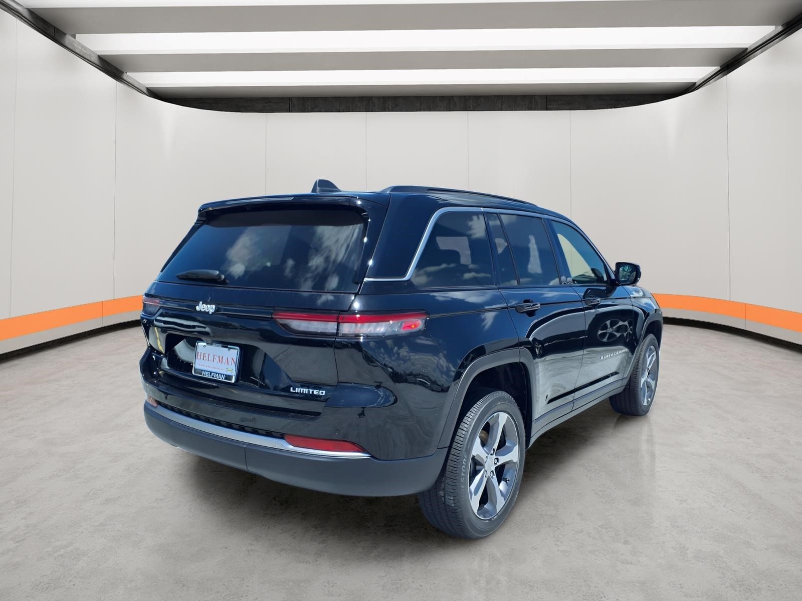 New 2026 Diamond Black Crystal Pearl-Coat Exterior Paint Jeep Limited image 4