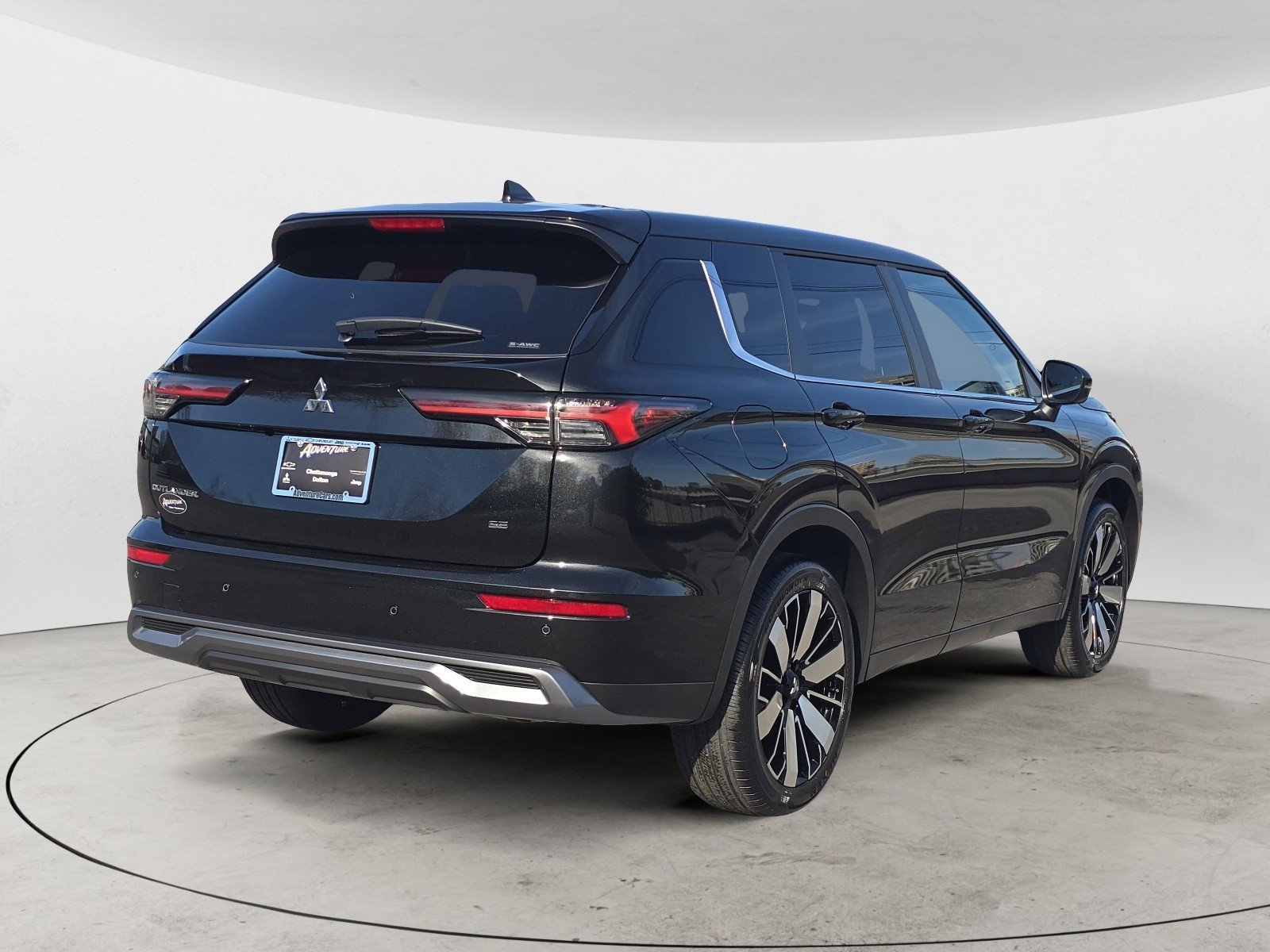 New 2026 Black Diamond Mitsubishi SE image 3