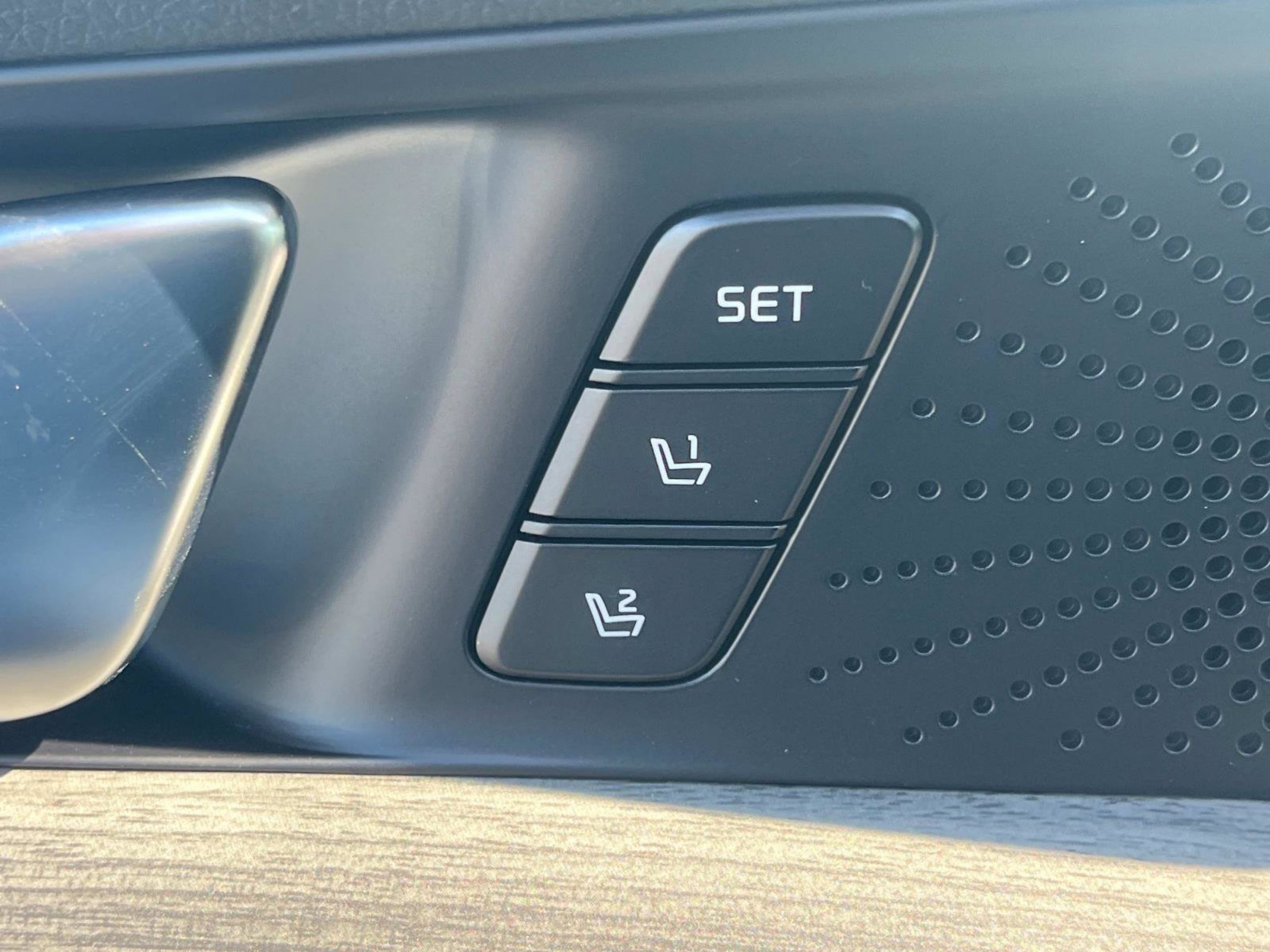 New 2026 Snow White Pearl Kia EX image 20