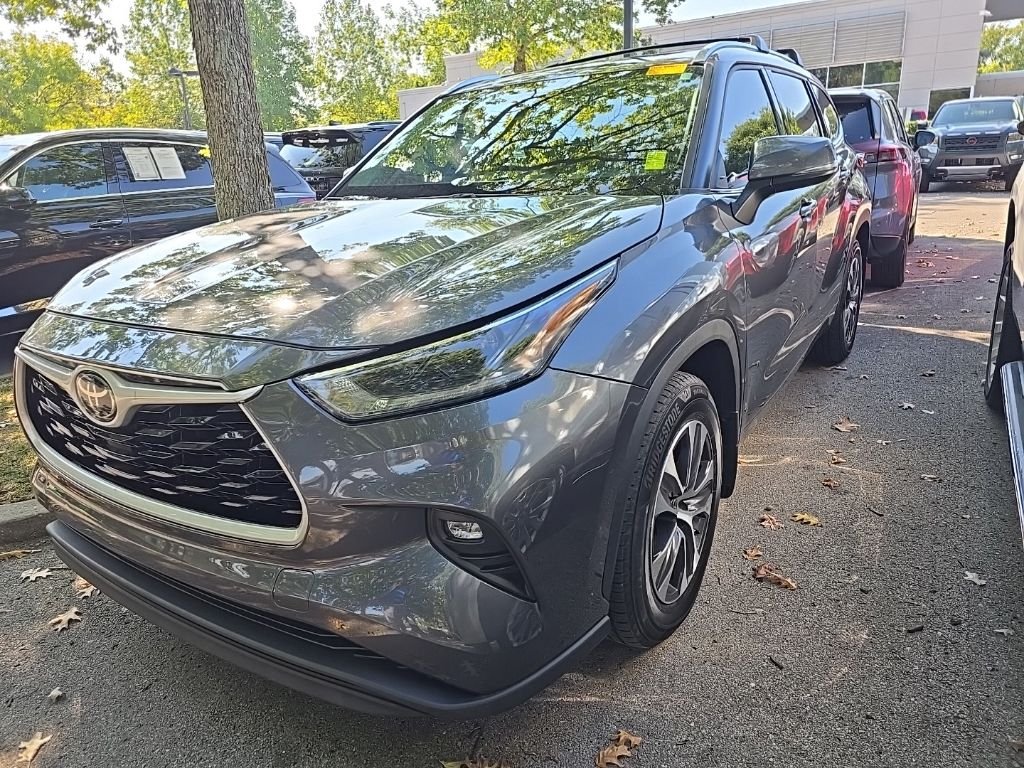 Used 2021 Gray Toyota XLE image 4