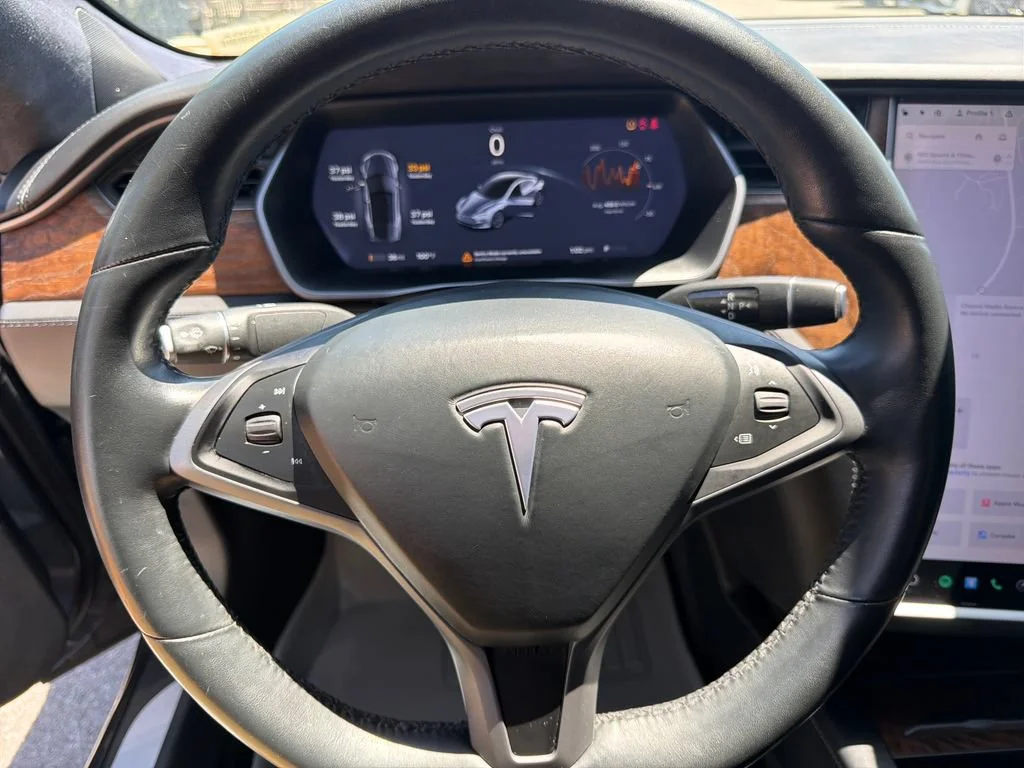 Used 2018  Tesla 75D image 19