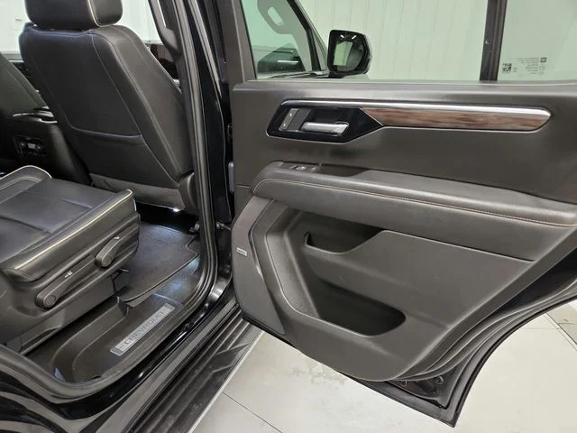 Used 2025 Black Chevrolet Premier image 41