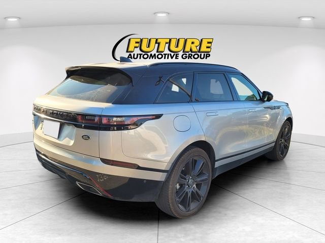 Used 2020  Land Rover R-Dynamic S image 3