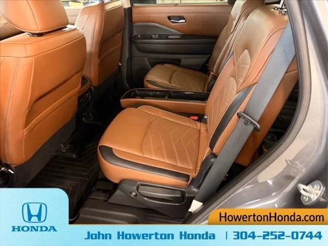 Used 2023 Gray Nissan Platinum image 14
