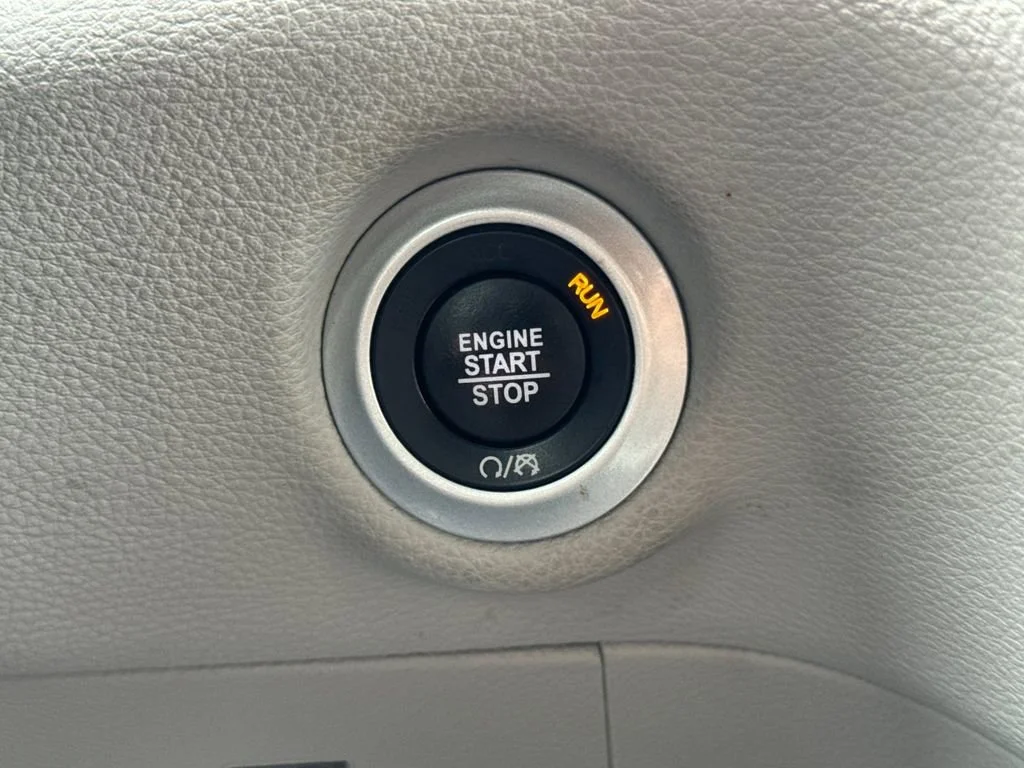 Used 2023  Chrysler Hybrid Touring L image 24