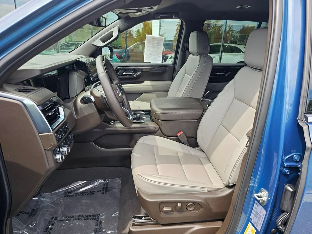 Used 2025 Downpour Metallic GMC Elevation image 23