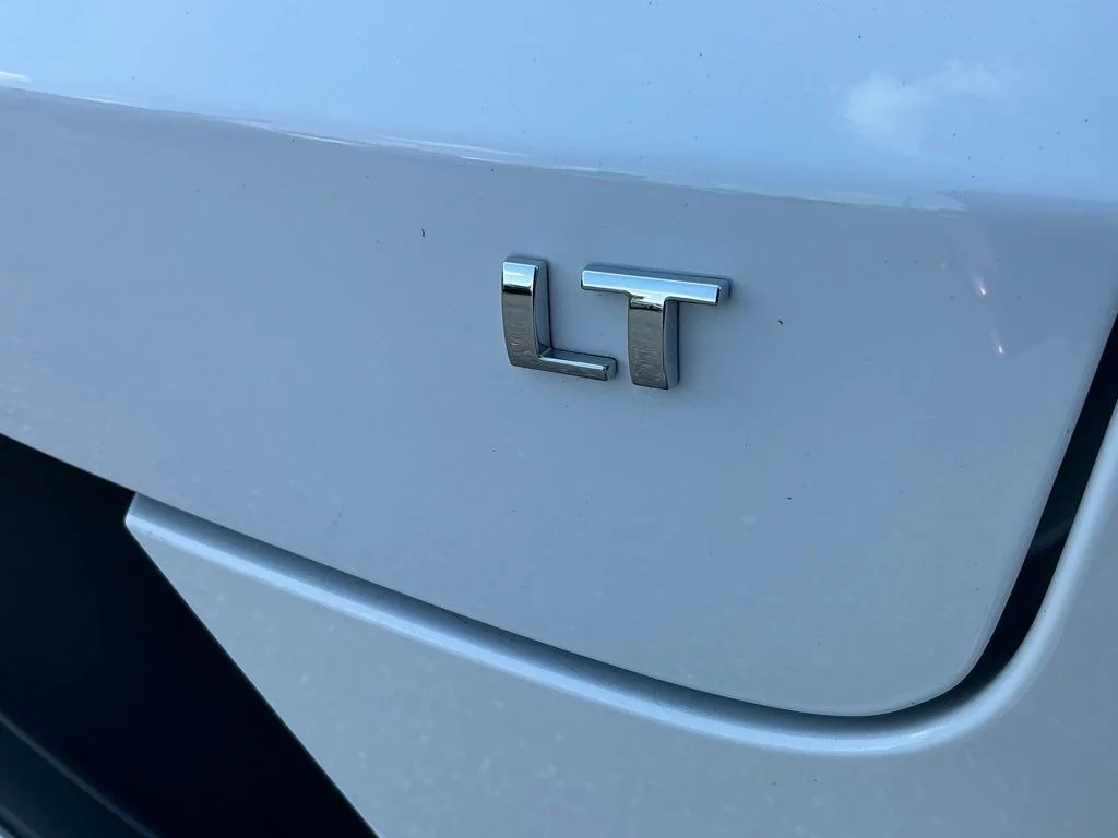 Used 2025 White Chevrolet LT image 17