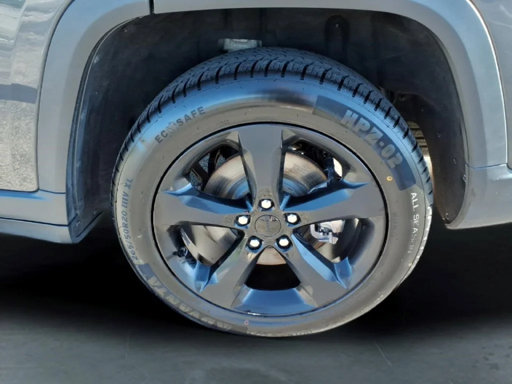 Used 2023 Gray Jeep Altitude image 12