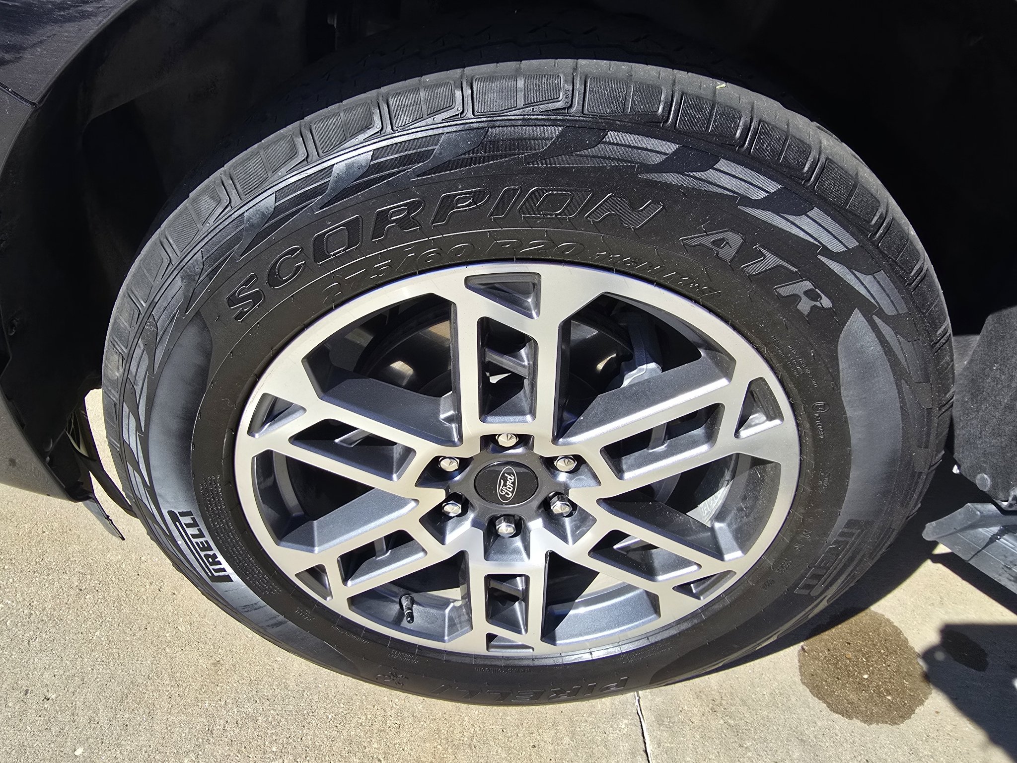 Used 2025 Agate Black Metallic Ford Active image 9