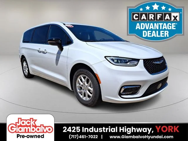 Used 2025 White Chrysler Select image 1