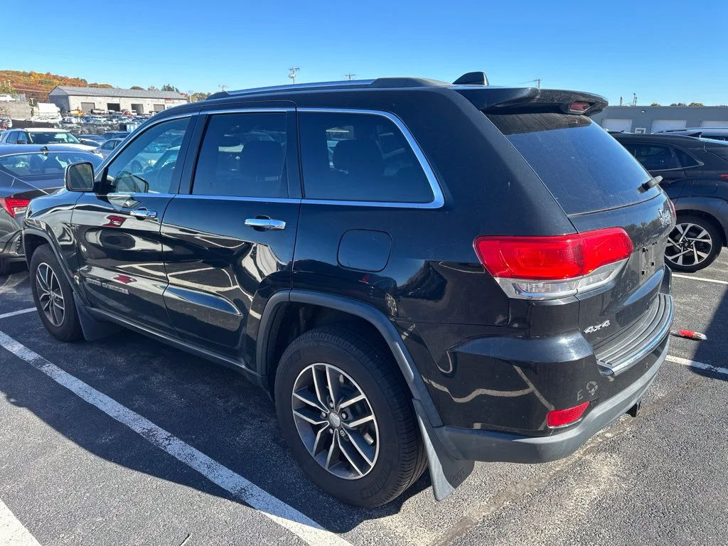 Used 2018 Diamond Black Jeep Limited image 3