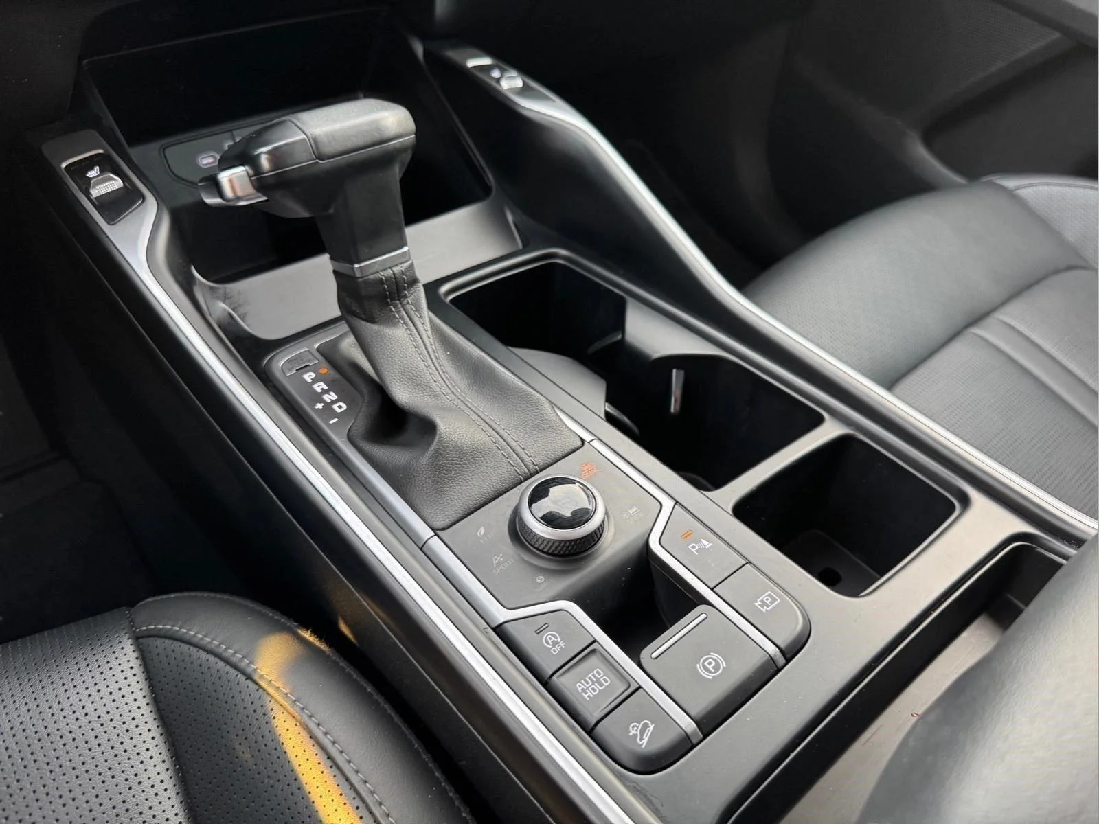 Used 2024 Wolf Gray Kia X-Line EX image 29