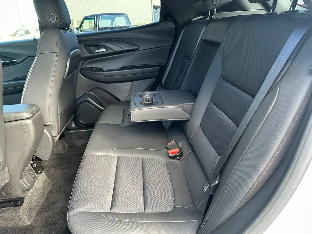 Used 2023 SUMMIT WHITE Chevrolet RS image 21