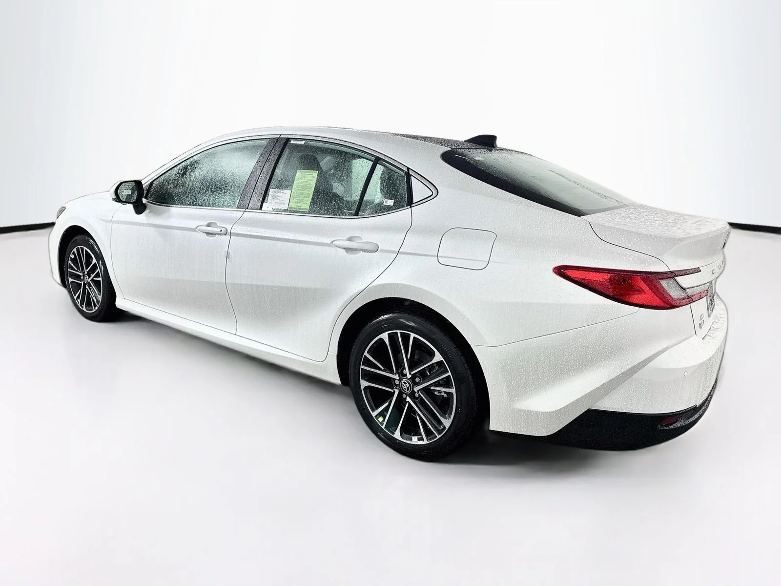 New 2026 Wind Chill Pearl <sup>1</sup> Toyota  XLE AWD image 4