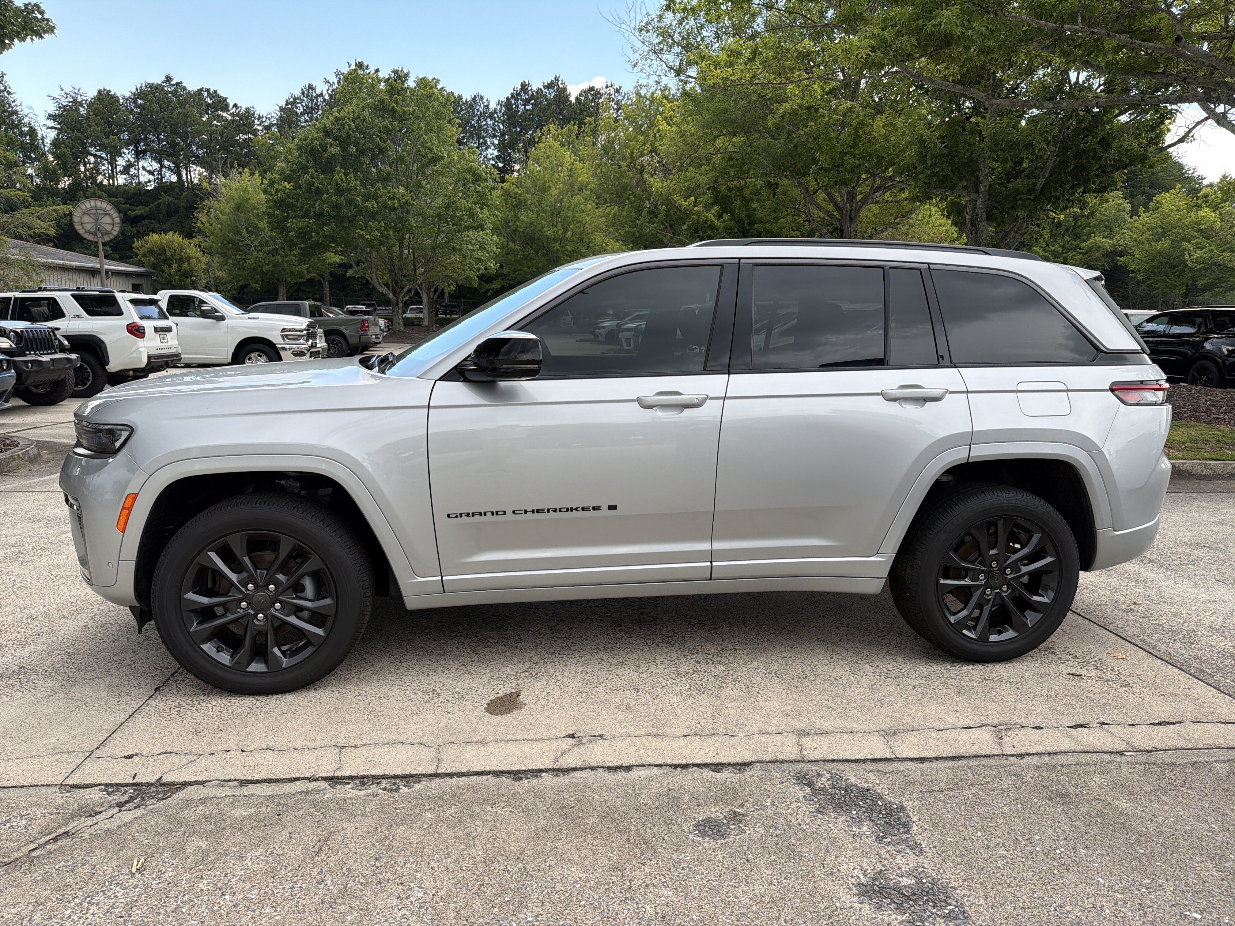 New 2026 Silver Zynith Jeep Limited Reserve image 4