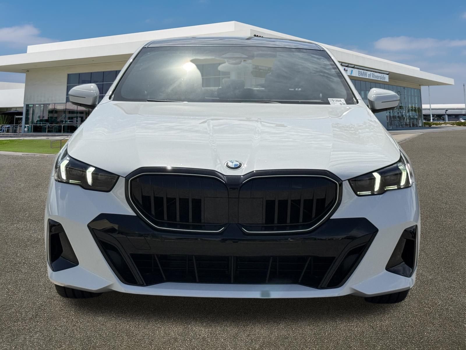 New 2027 Alpine White BMW 530i image 3