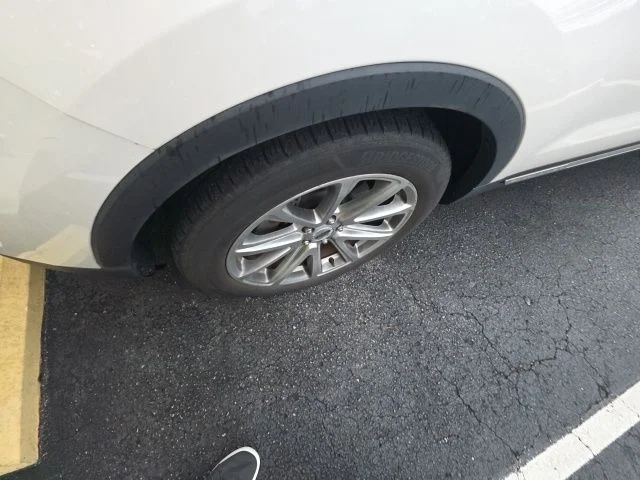 Used 2017 White Ford Limited image 3