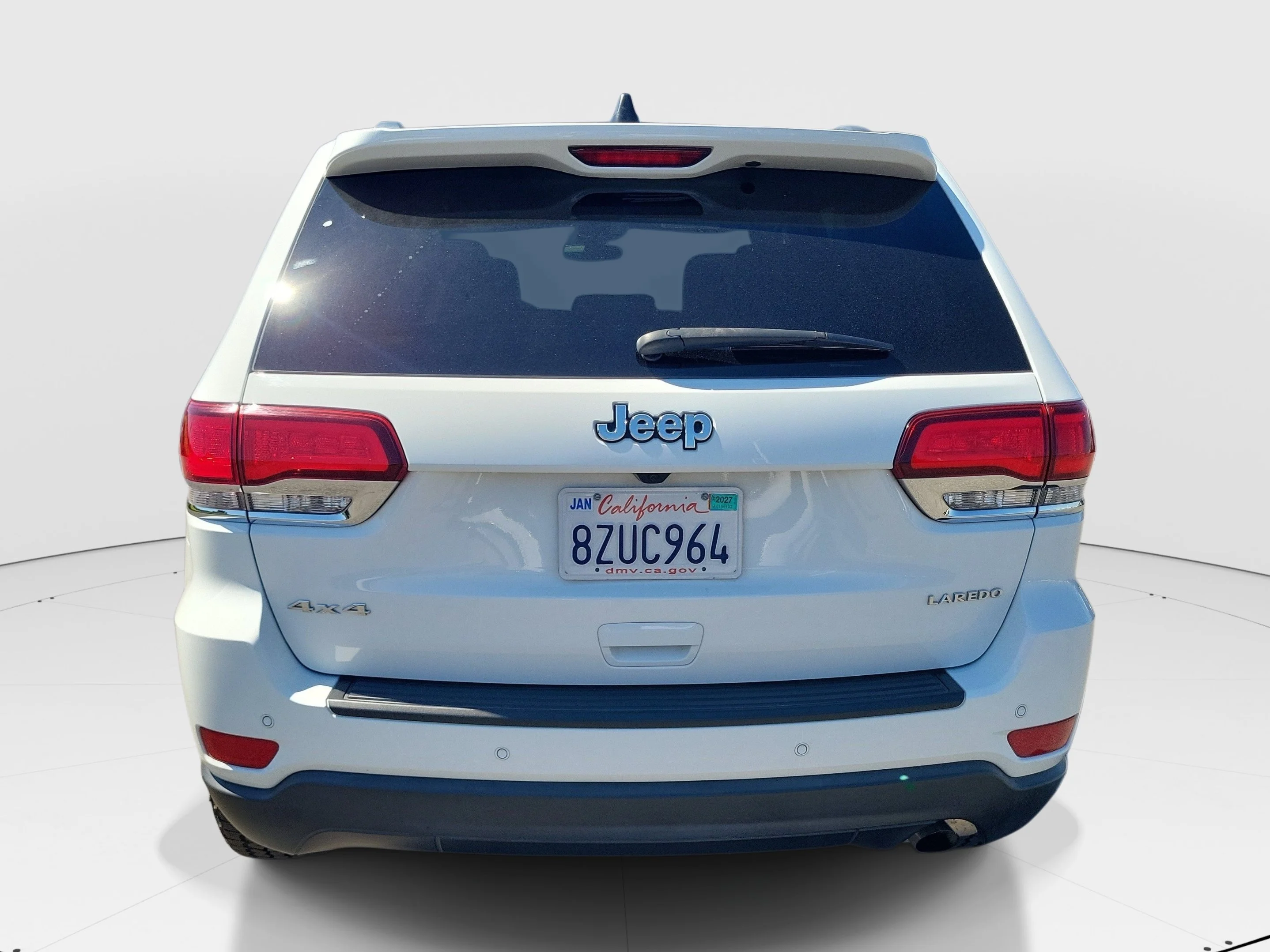 Certified Used 2021 White Jeep Laredo X image 4