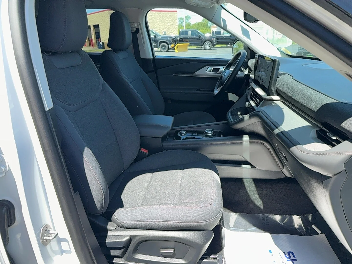 Used 2025 White Ford Active image 28