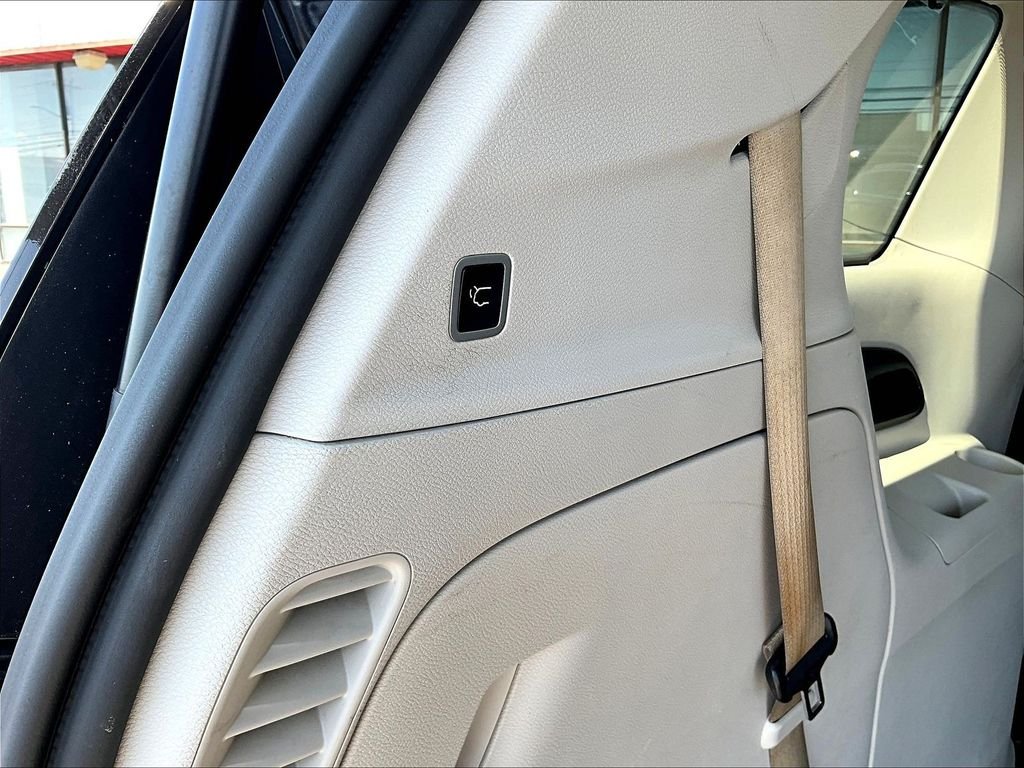 Used 2020 Black Chrysler Touring L image 37