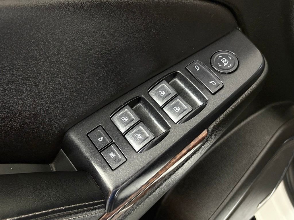 Used 2019 White GMC SLE image 18