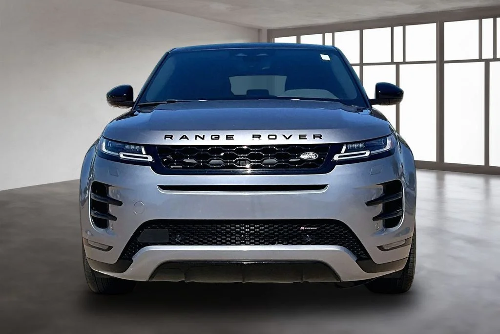 Used 2022 Gray Land Rover R-Dynamic SE image 3