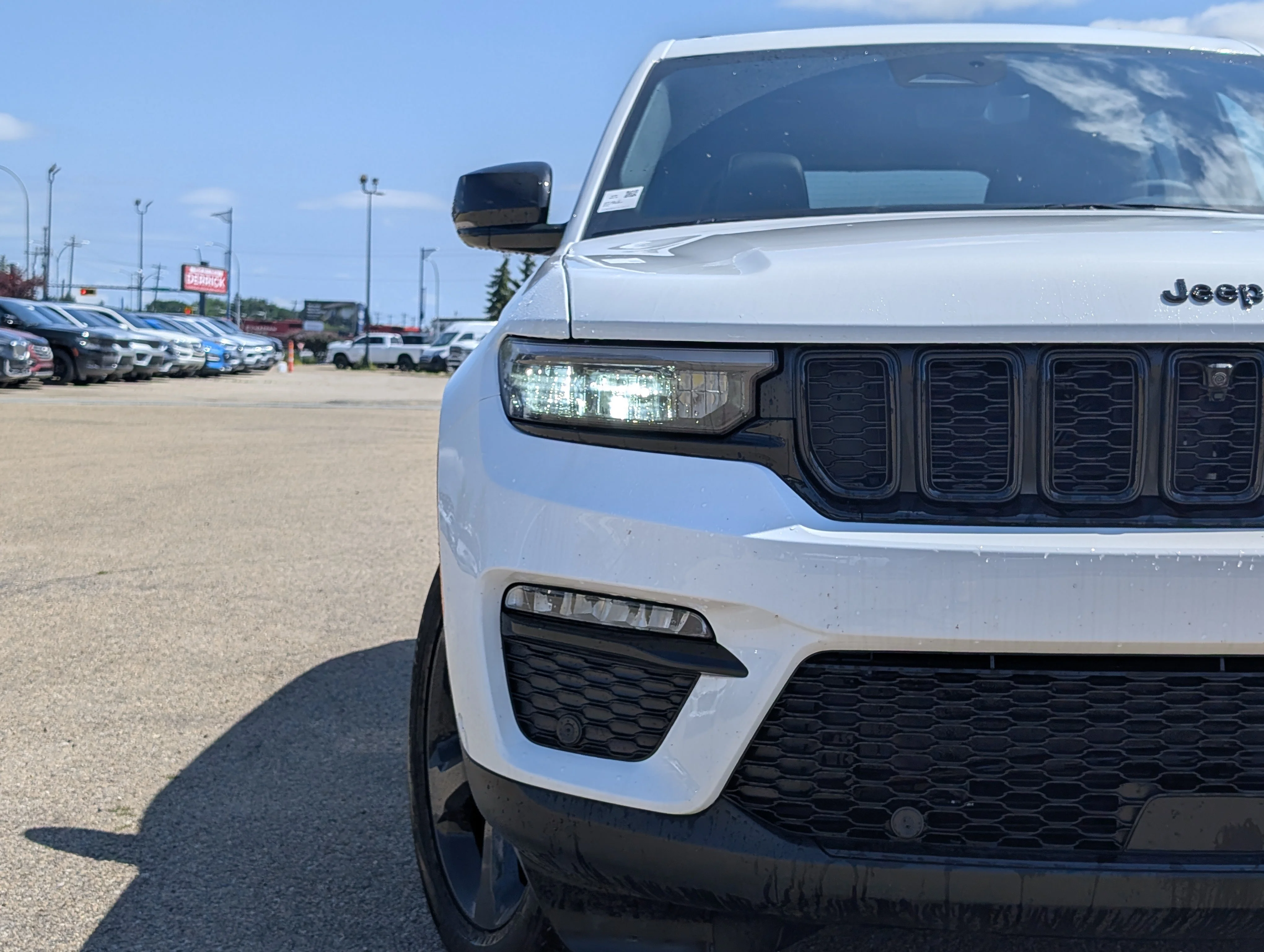 New 2025 Bright White Jeep Limited image 11