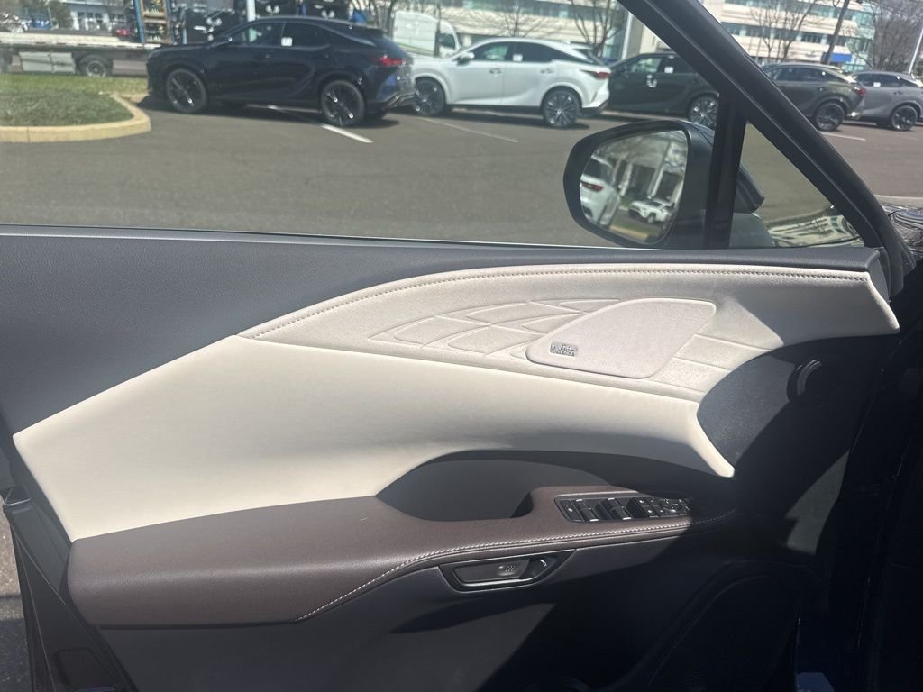 2026 Lexus RX 450h+ Luxury - Photo 8