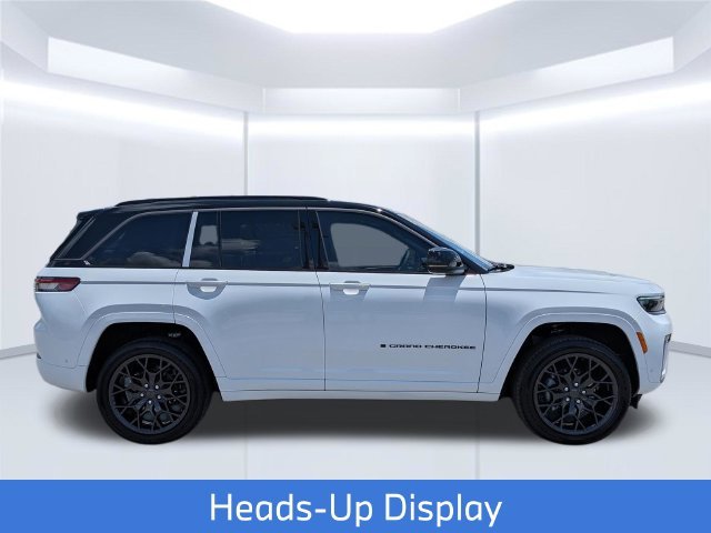 New 2026 Bright White Clear-Coat Exterior Paint Jeep Summit image 8