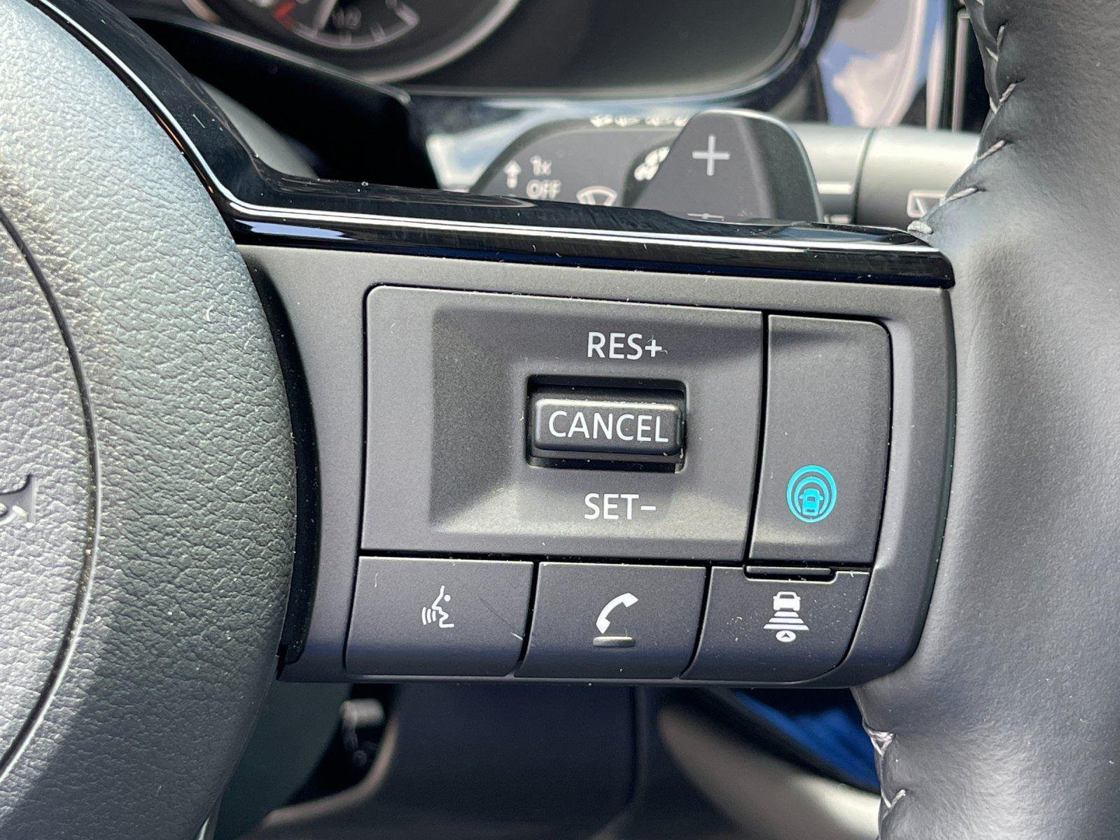 Used 2025 Everest White Pearl Tricoat Nissan SL image 20