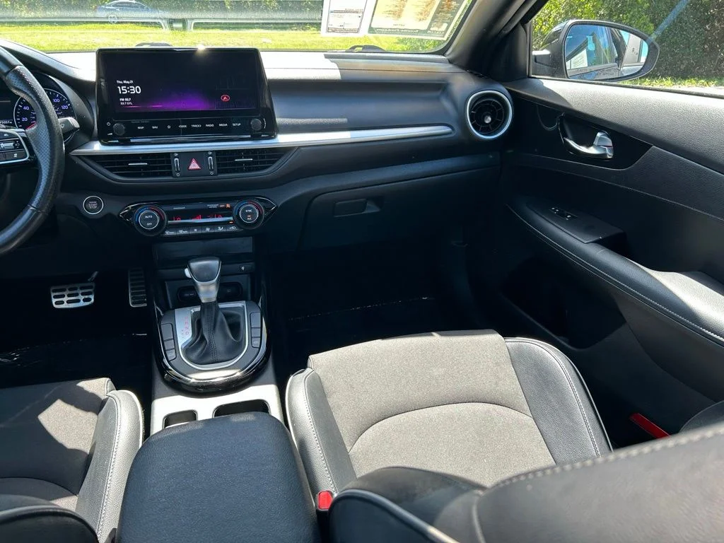 Certified Used 2024 Gravity Gray Kia GT-Line image 11