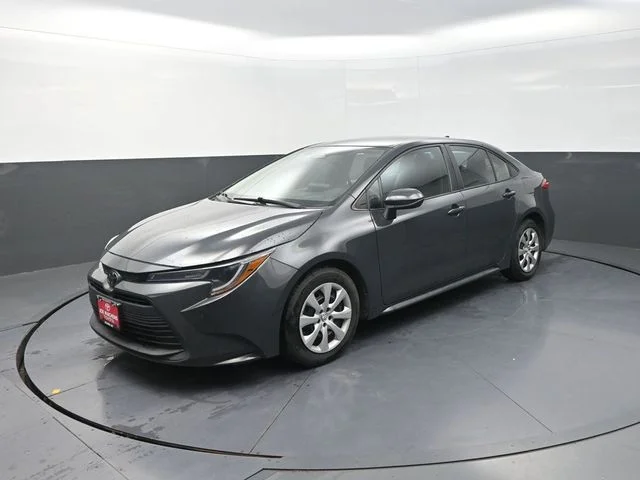 Used 2024  Toyota LE image 3