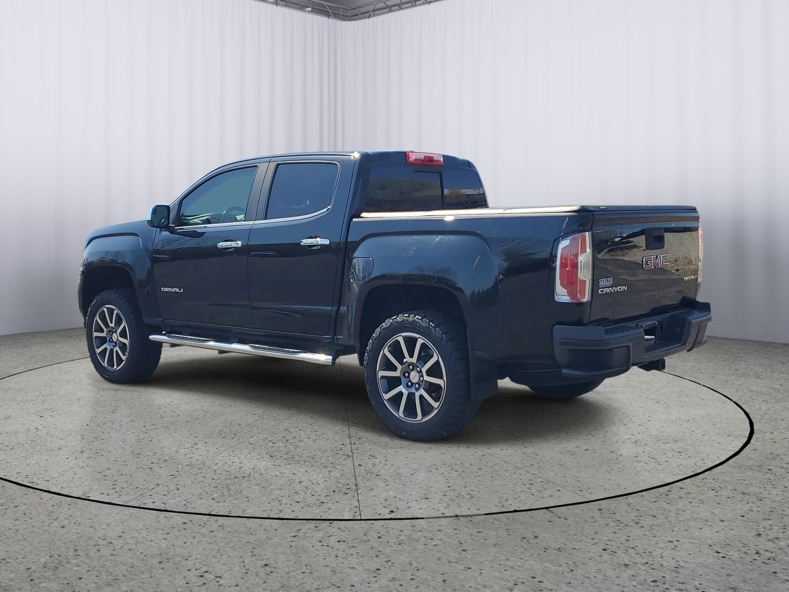 Used 2017 Black GMC Denali image 3