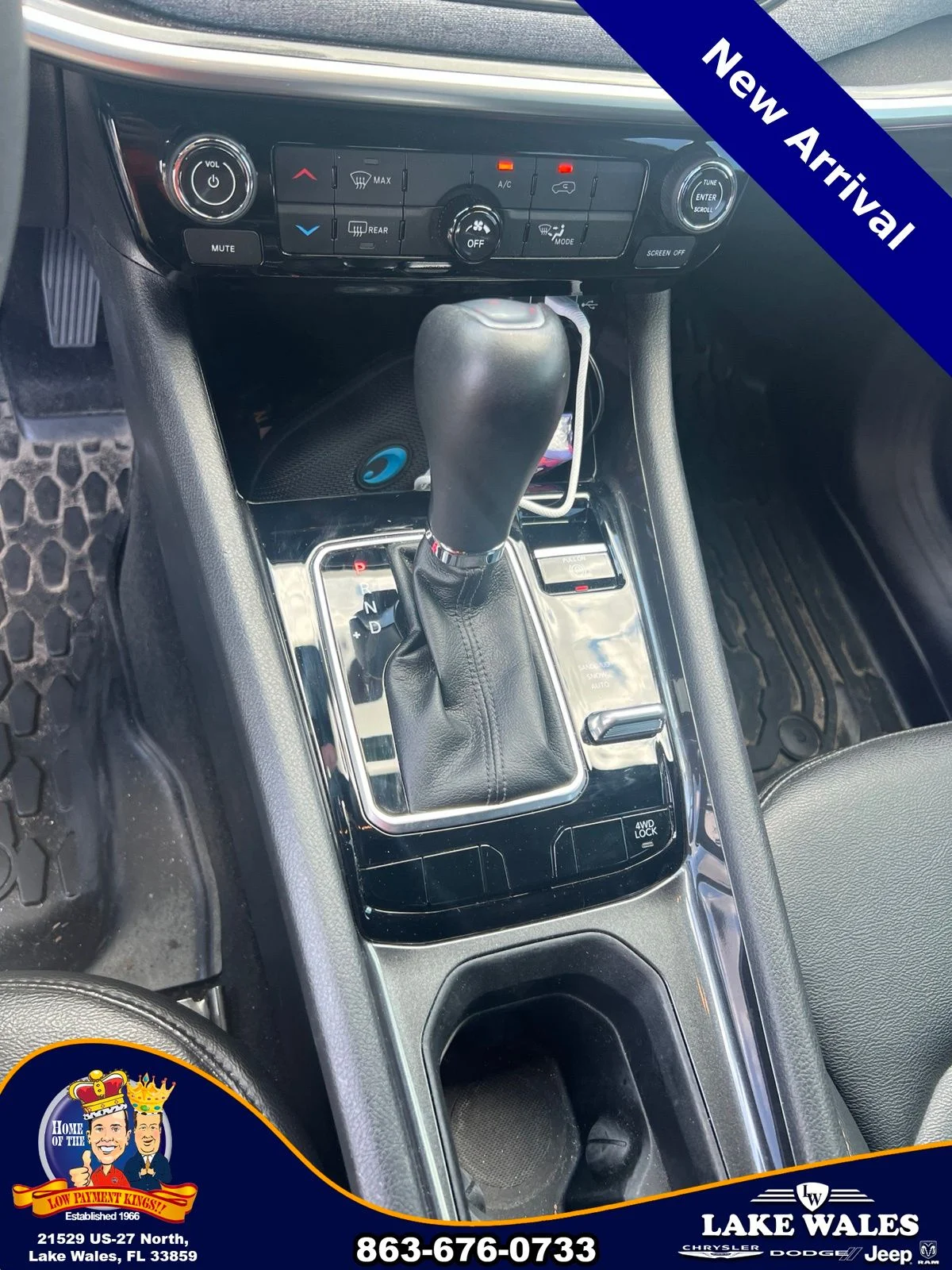 Used 2023 White Jeep Latitude Lux image 13
