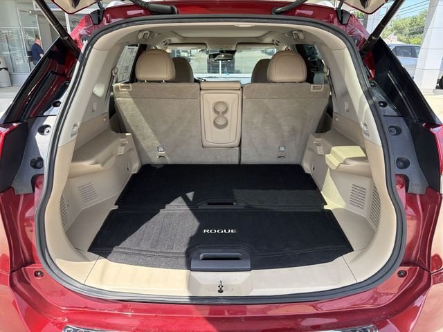 Used 2019 Red Nissan SL image 25
