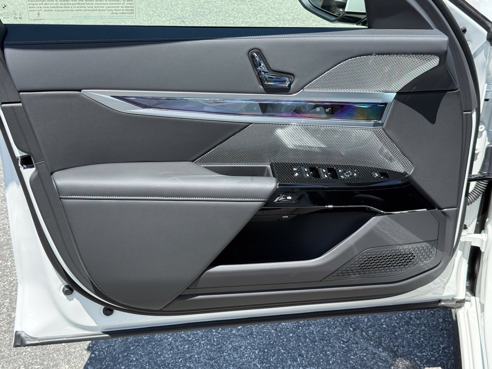 2026 BMW 7 Series 750e - Photo 19