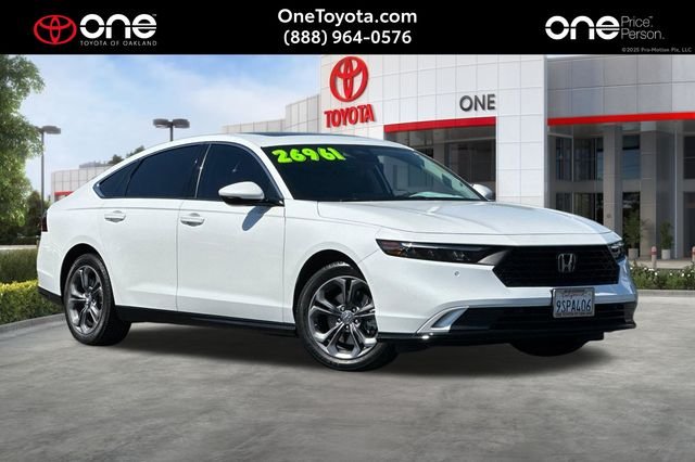 Used 2024 White Honda EX-L image 1