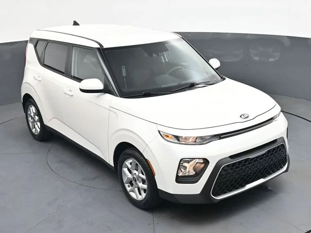 Used 2020 White Kia S image 25