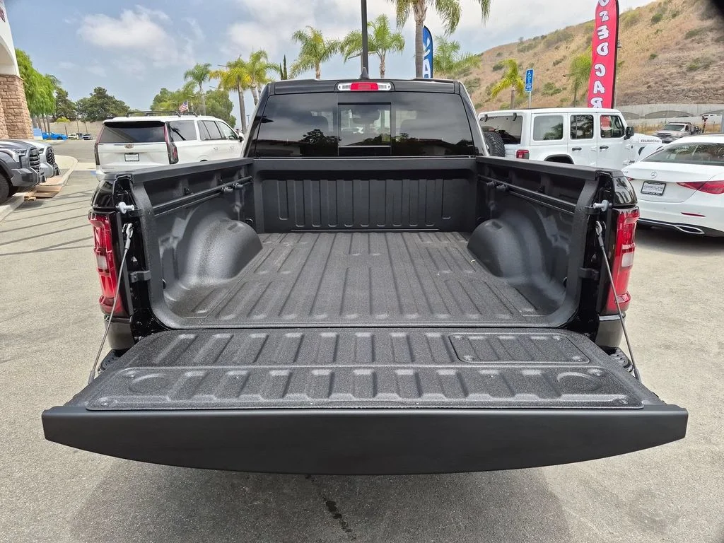 New 2026 Diamond Black Crystal Pearl-Coat Exterior Paint RAM Laramie image 24