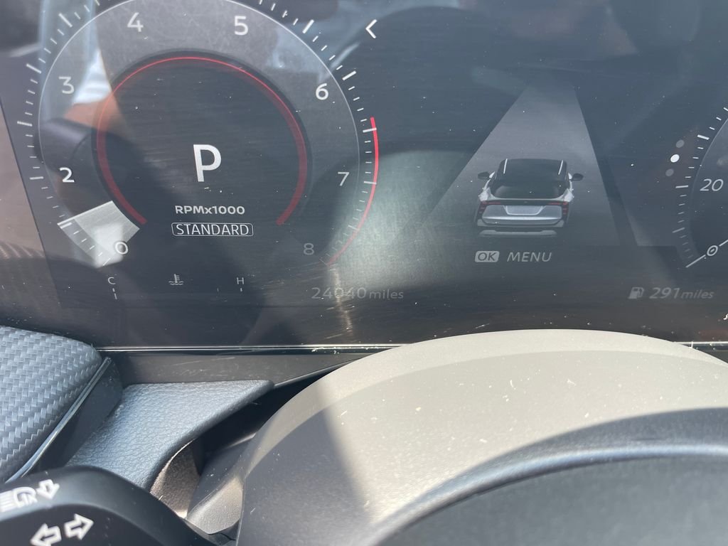 Used 2025 White Nissan SR image 19