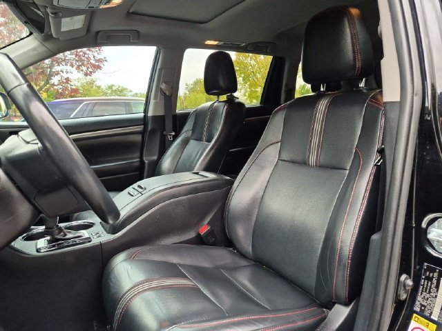 Used 2019 Black Toyota SE image 11