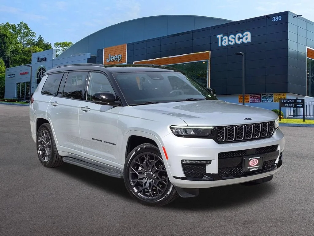 Used 2024 Silver Jeep Summit image 1