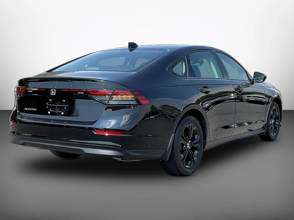 2025 Honda Accord SE - Photo 6