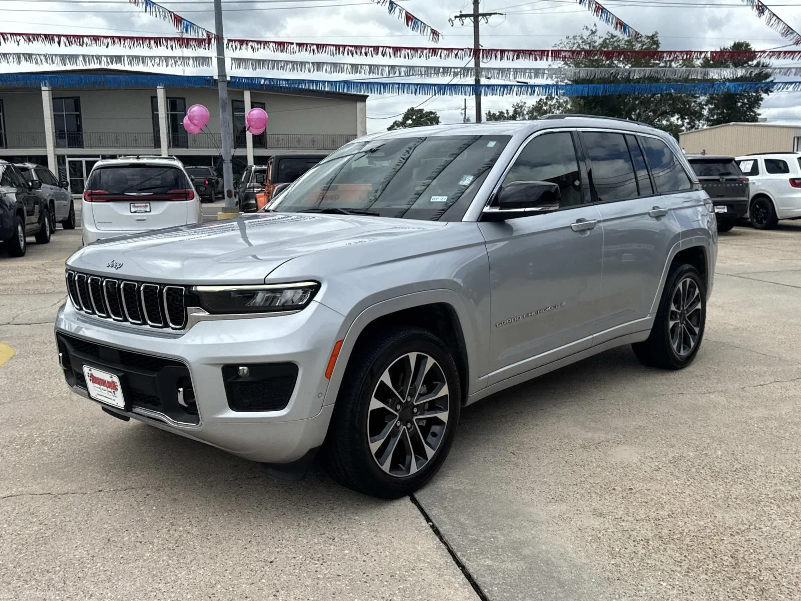Used 2022 Silver Zynith Jeep Overland image 3
