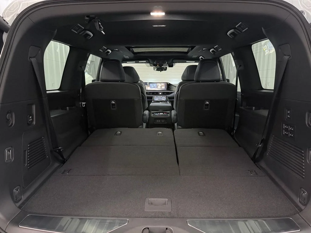 New 2027 RADIANT WHITE INFINITI Sport 4WD image 43